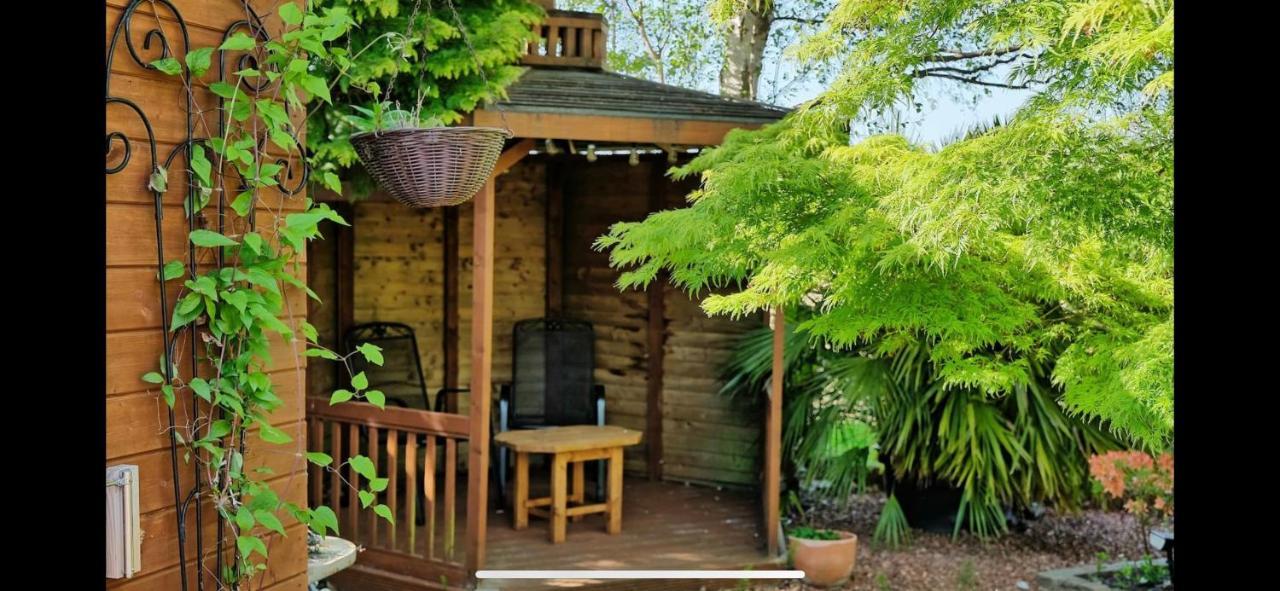 Woodside Lodge Thurstaston ภายนอก รูปภาพ